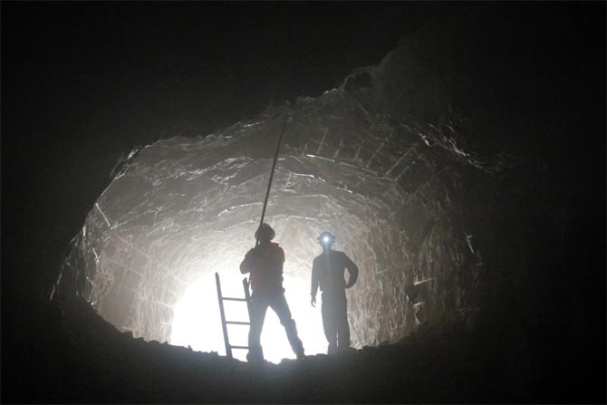 Entry tunnel